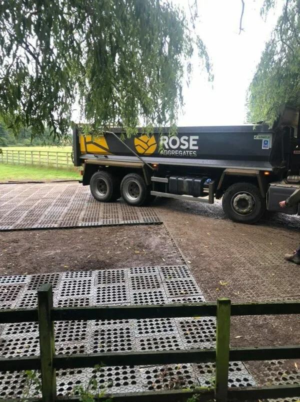 INB Paddockplatten für Matsch geeignet
